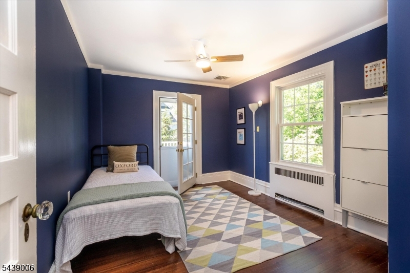 8 Summit St
