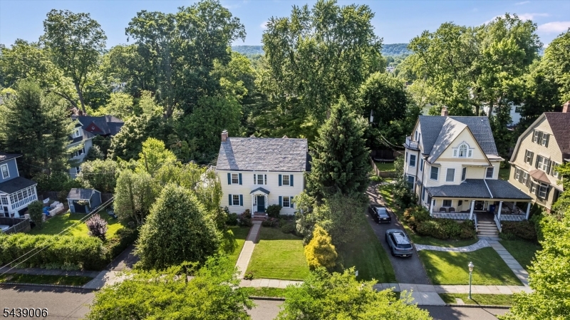 8 Summit St