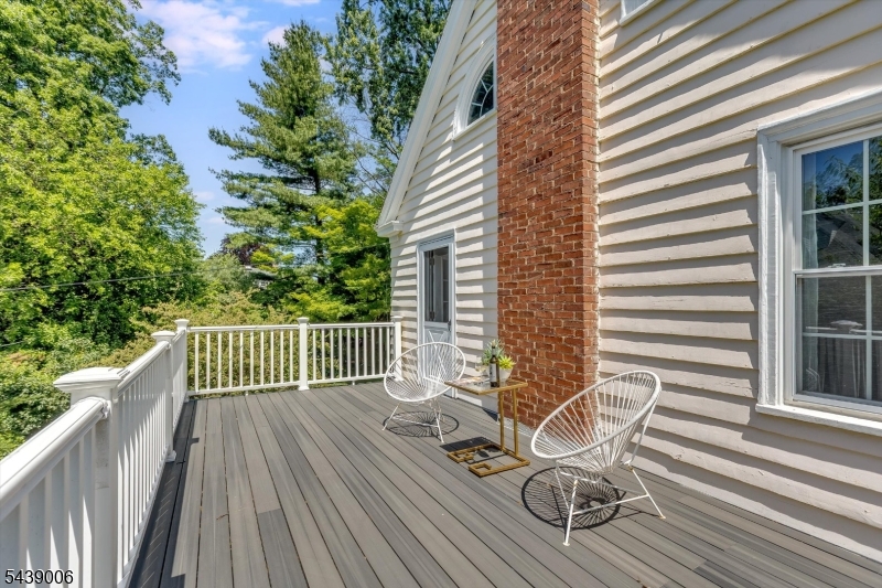 8 Summit St