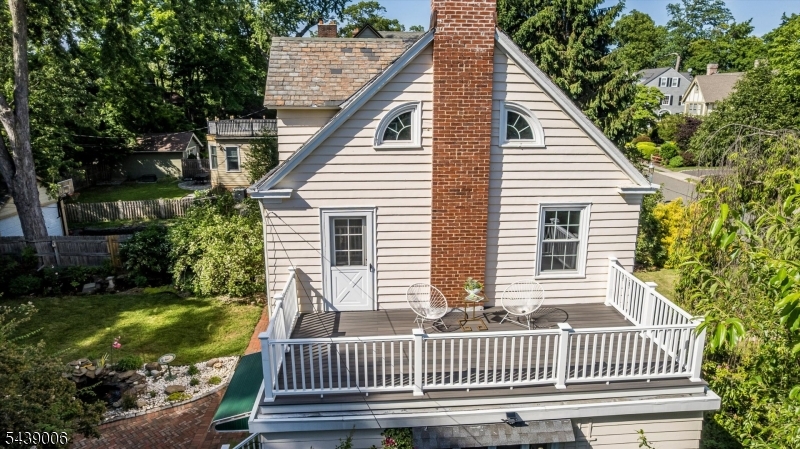 8 Summit St