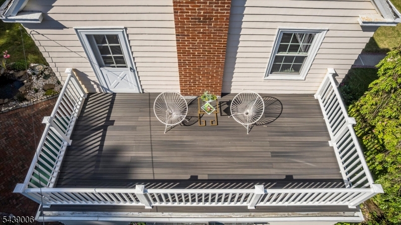 8 Summit St