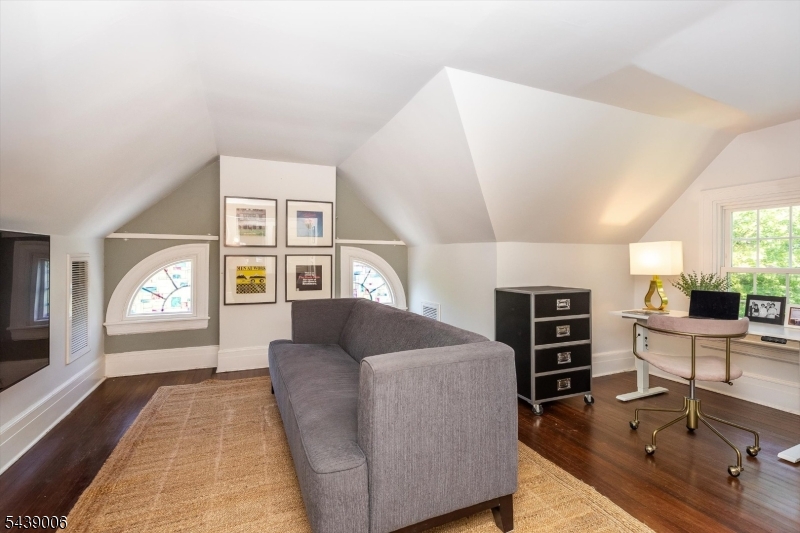 8 Summit St