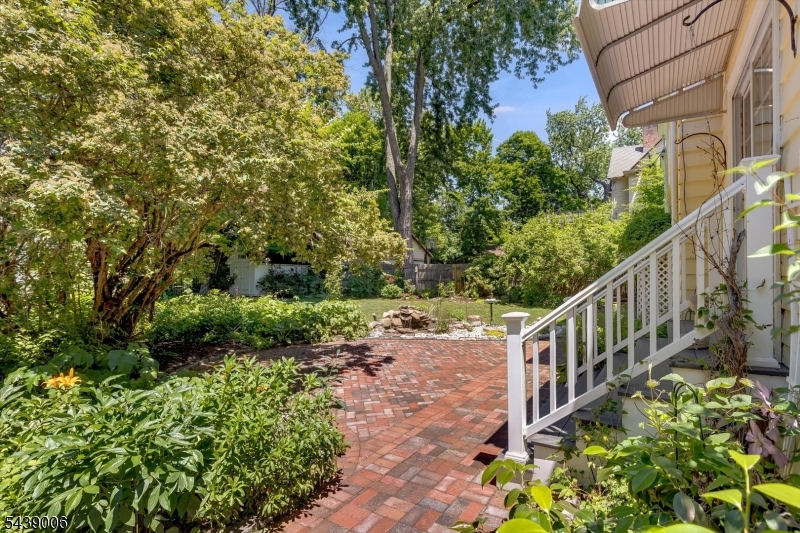 8 Summit St