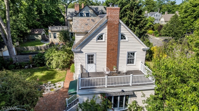 8 Summit St