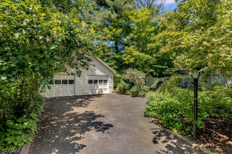 8 Summit St