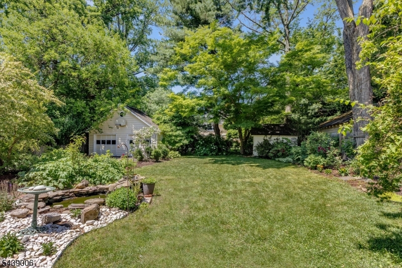 8 Summit St