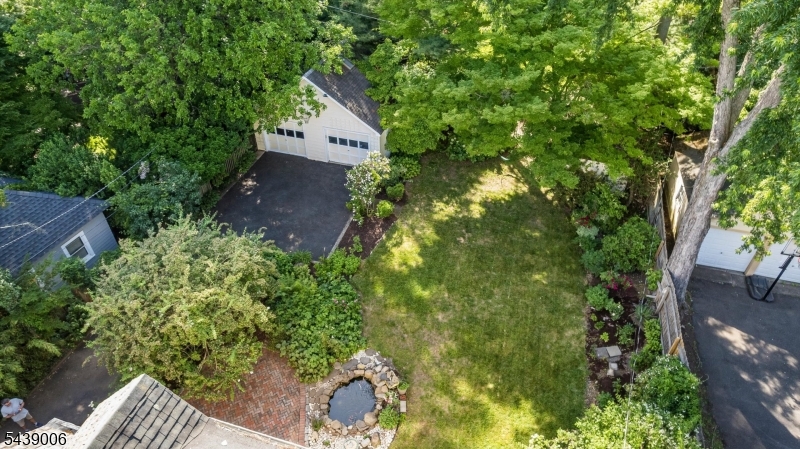 8 Summit St