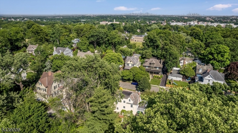 8 Summit St