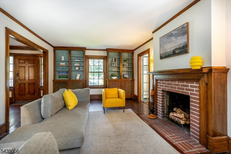 8 Summit St