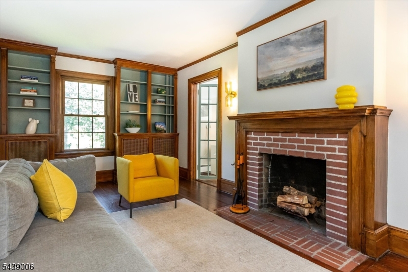 8 Summit St
