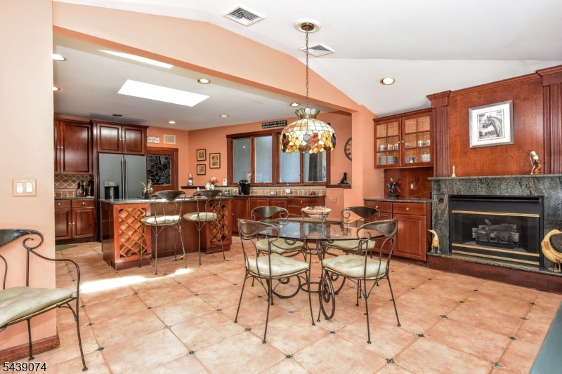 45 Lakeshore Dr