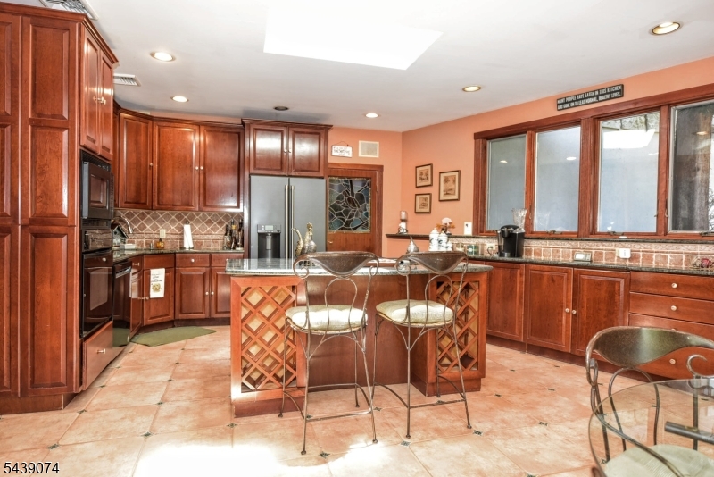 45 Lakeshore Dr
