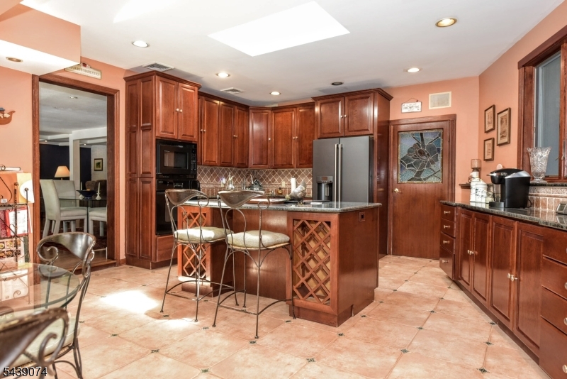 45 Lakeshore Dr