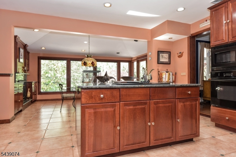 45 Lakeshore Dr
