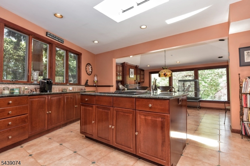 45 Lakeshore Dr