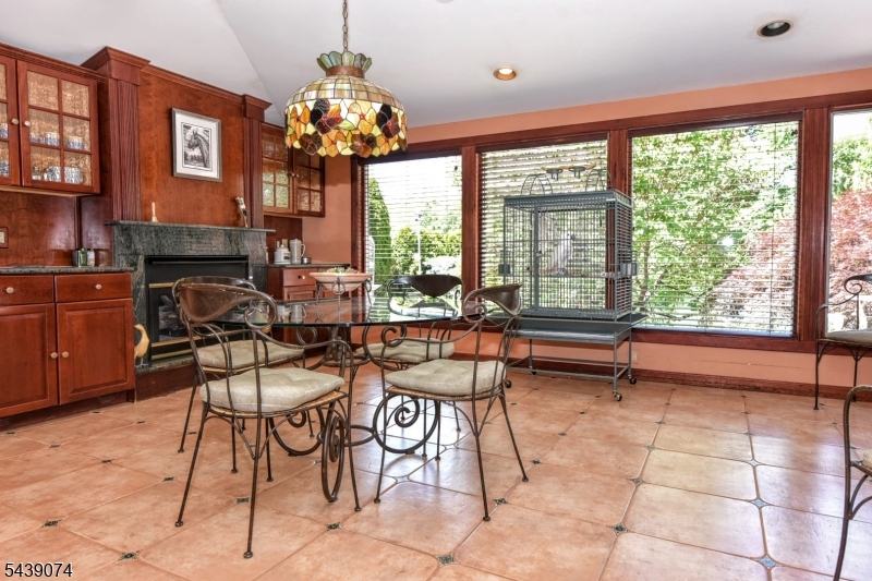 45 Lakeshore Dr