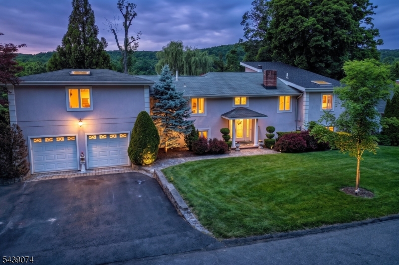 45 Lakeshore Dr