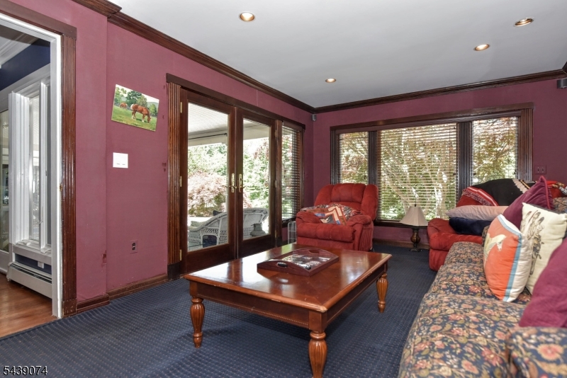 45 Lakeshore Dr