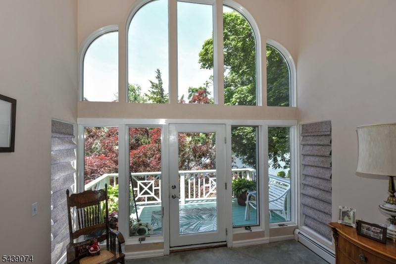 45 Lakeshore Dr
