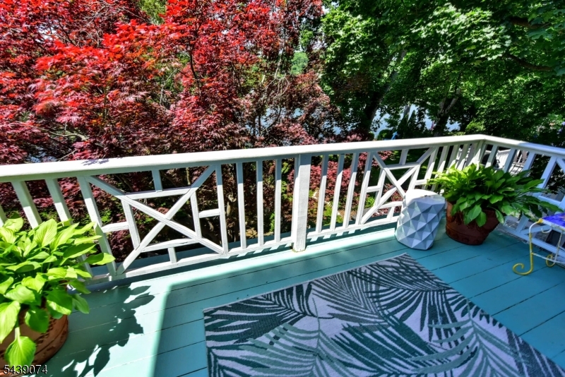45 Lakeshore Dr