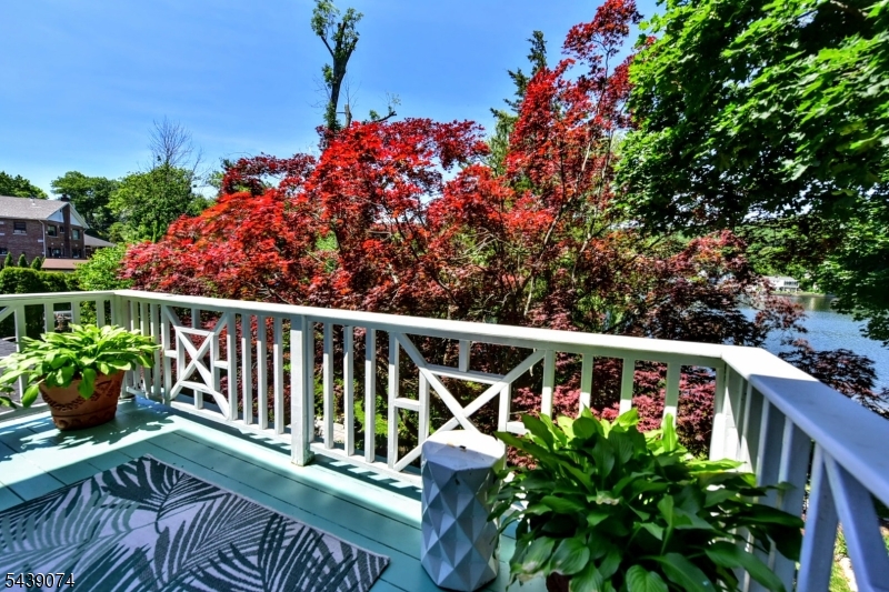 45 Lakeshore Dr