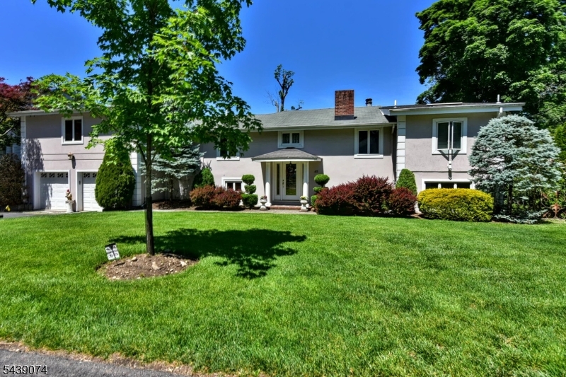 45 Lakeshore Dr