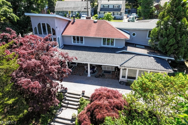 45 Lakeshore Dr