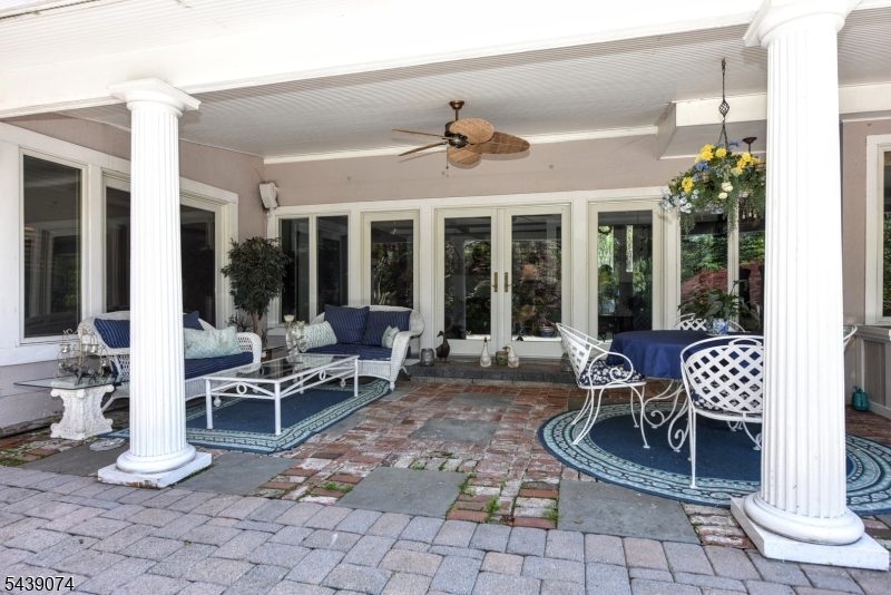 45 Lakeshore Dr