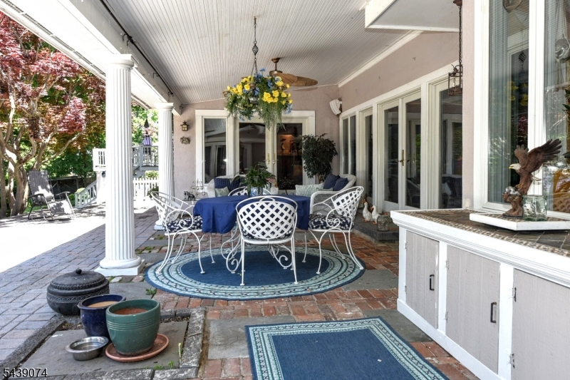 45 Lakeshore Dr