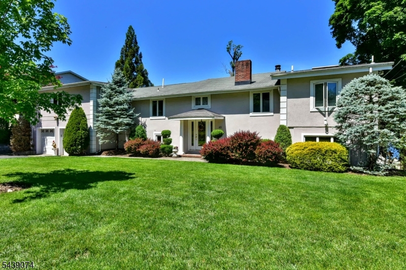 45 Lakeshore Dr