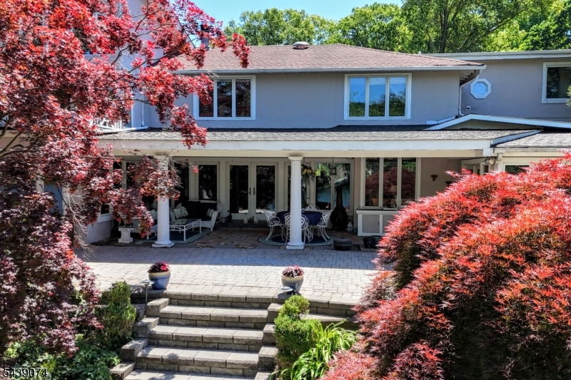 45 Lakeshore Dr