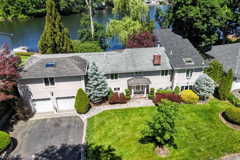 45 Lakeshore Dr