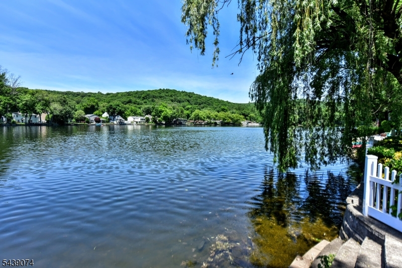 45 Lakeshore Dr