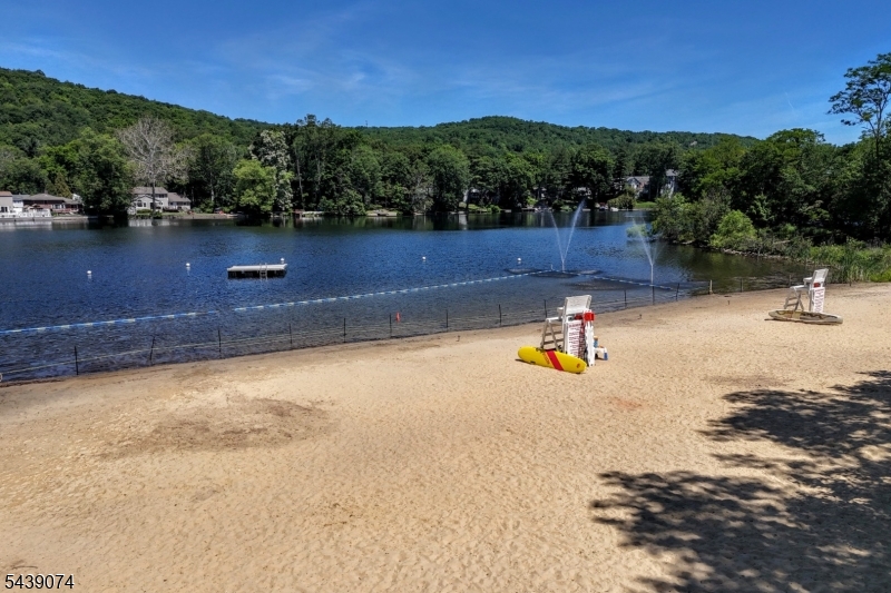 45 Lakeshore Dr