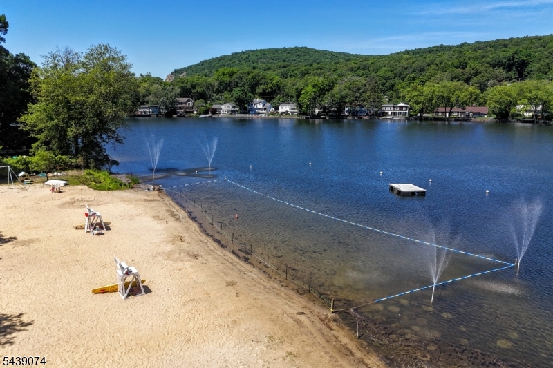 45 Lakeshore Dr