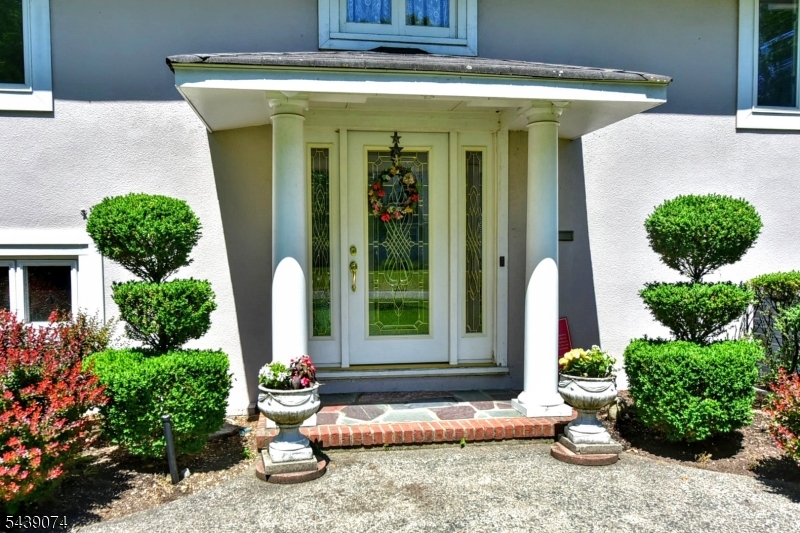 45 Lakeshore Dr