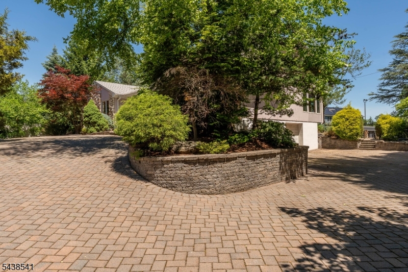 486 Summit Rd