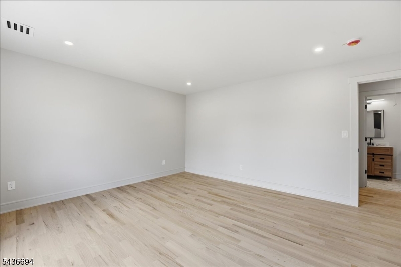 180 Sheridan Ave