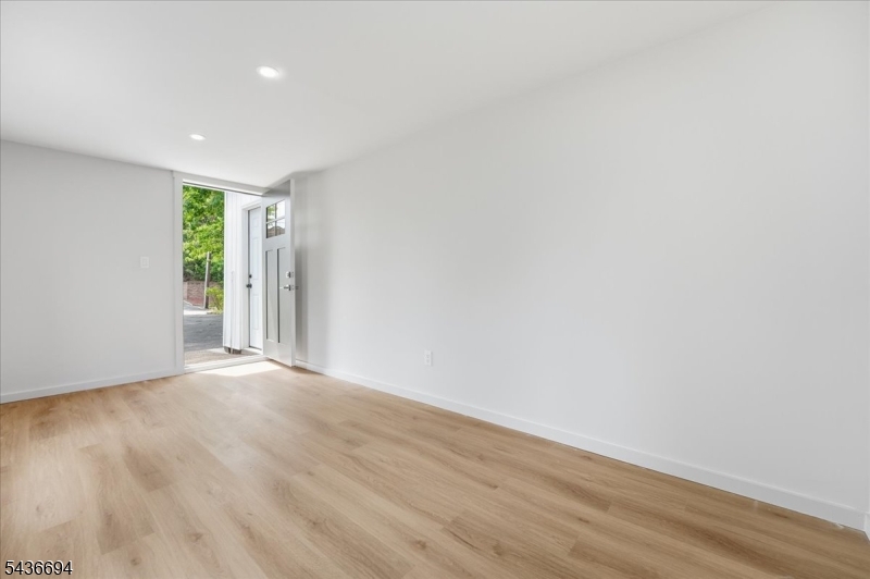 180 Sheridan Ave