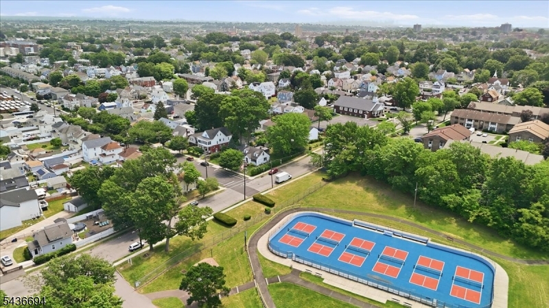 180 Sheridan Ave