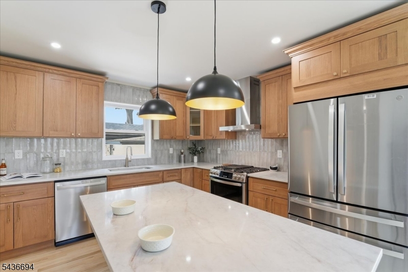 180 Sheridan Ave