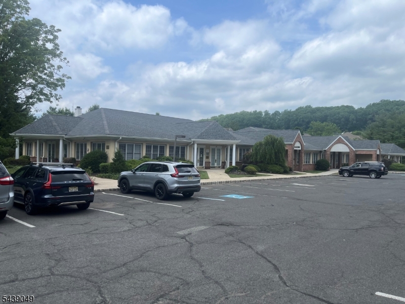 27 Mountain Blvd #2.02