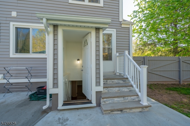 818 Sterling St