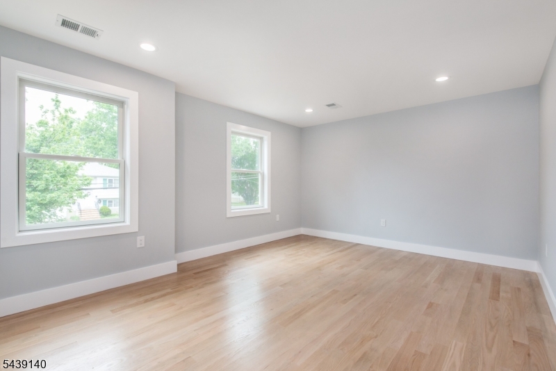 90 Ludlow Rd