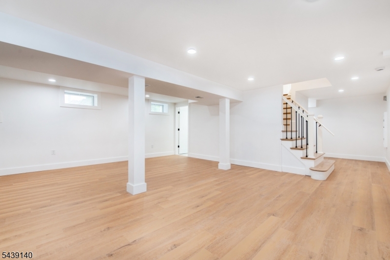 90 Ludlow Rd
