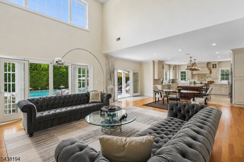 2 Arianna Ct