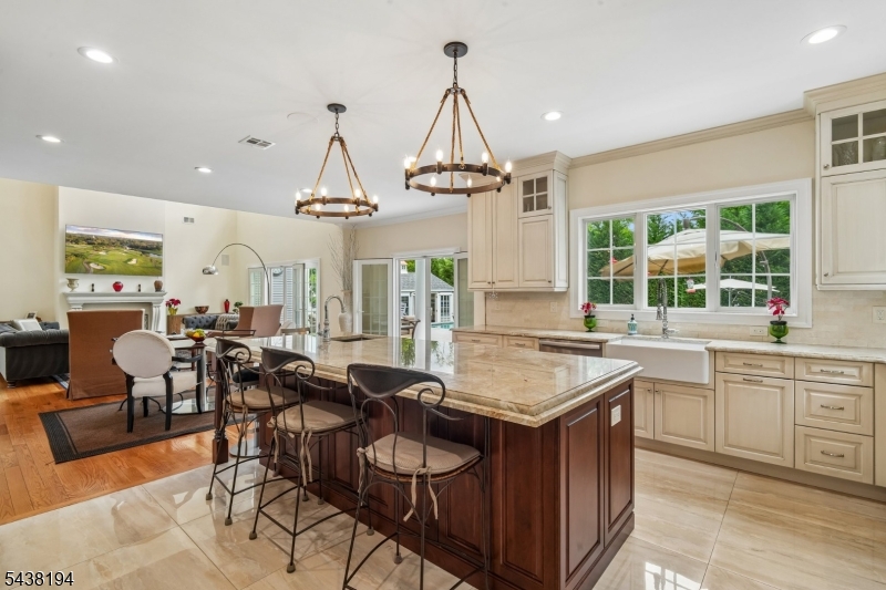 2 Arianna Ct