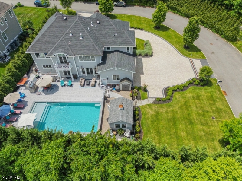 2 Arianna Ct