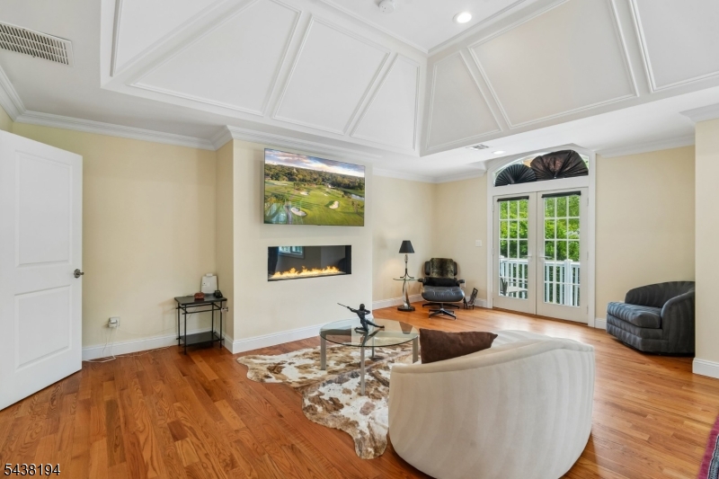 2 Arianna Ct