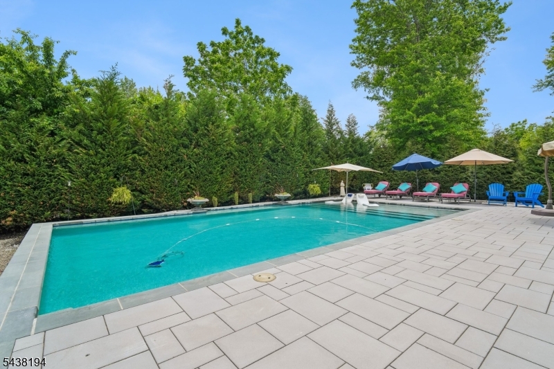 2 Arianna Ct